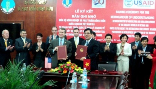 越南革新成就座谈会在法国举行